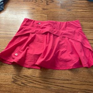 GORGEOUS NWOT lululemon skirt!!!! size 8 regular. so flattering. fits 6/8